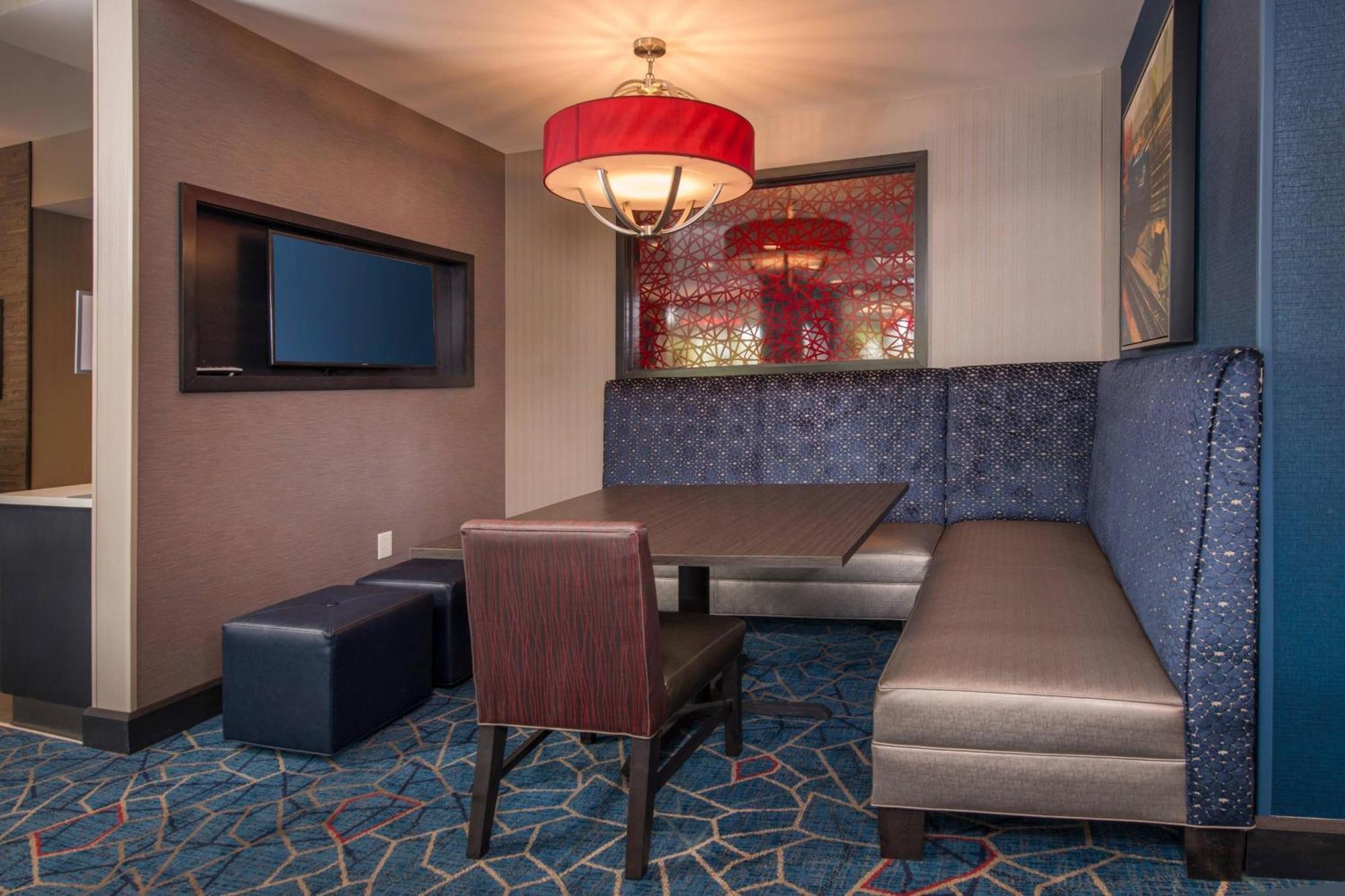 Towneplace Suites By Marriott Altoona Εξωτερικό φωτογραφία