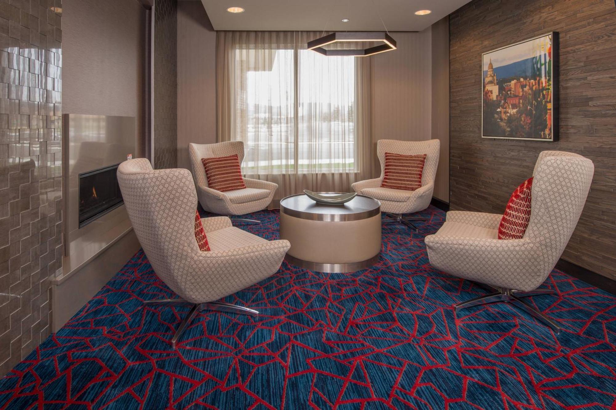 Towneplace Suites By Marriott Altoona Εξωτερικό φωτογραφία